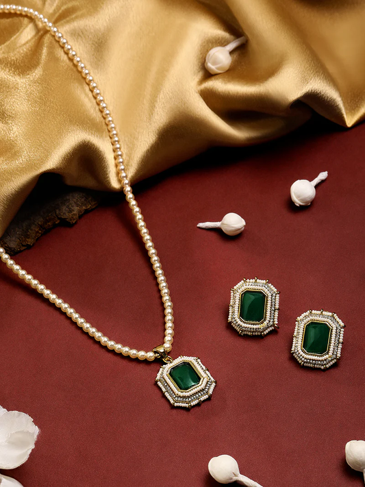 Emerald Noor Pearl Necklace Set